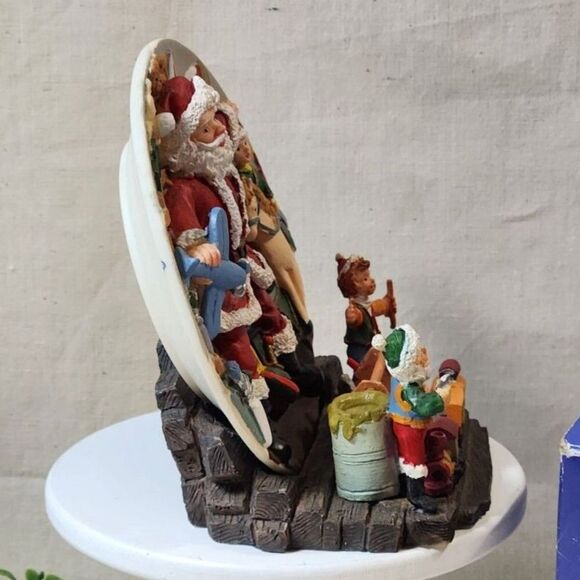 90s Vintage Revival "A Christmas Remembered Vintage" 1997 Santa Elves Figurine - Picture 3 of 8